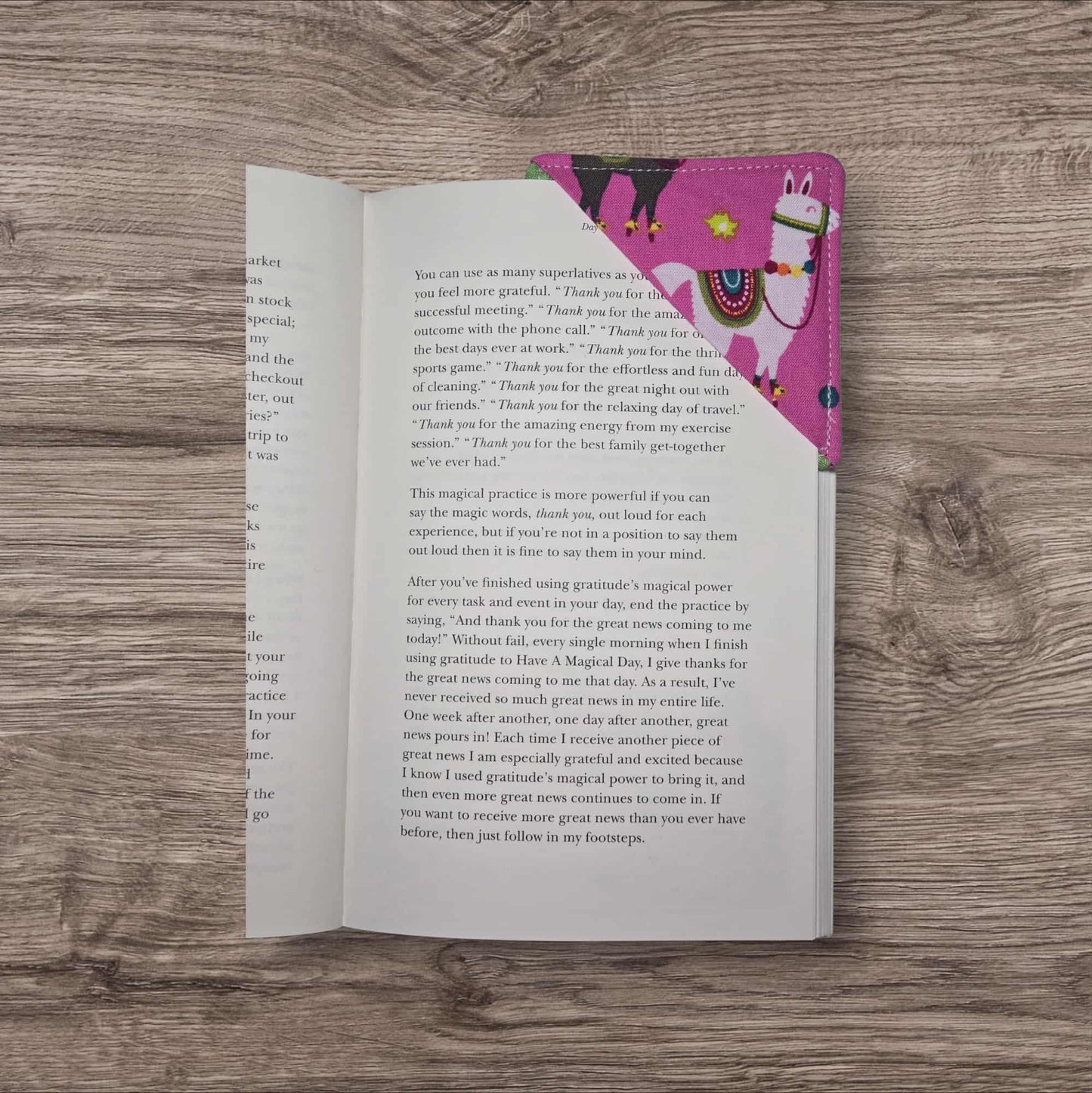 Fabric Corner Bookmark - Lamas